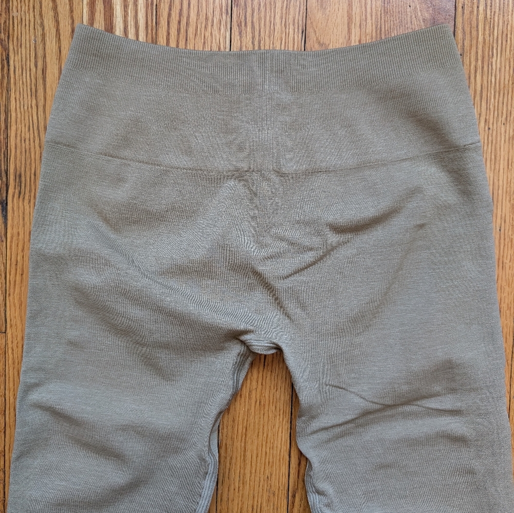 Amplify Leggings - Picture 3 of 6